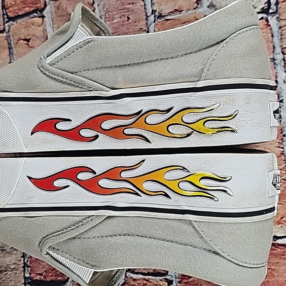 VANS SLIP ON LOWTOPS, WOMANS SIZE 8.5 EUC - Picture 8 of 12